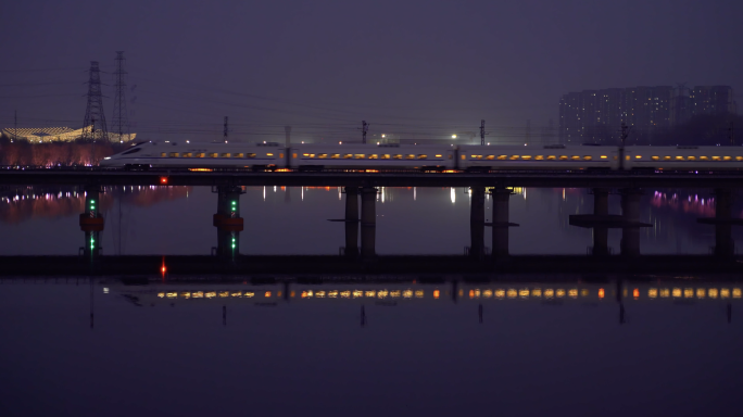 桥上火车高铁夜景