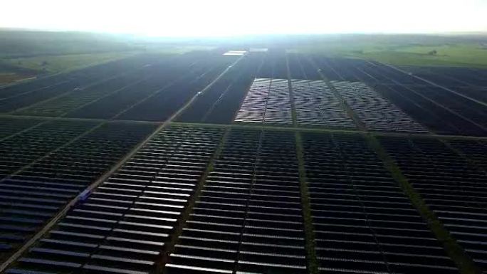 太阳能发电厂上方的太阳能天线为德克萨斯州奥斯汀供电
