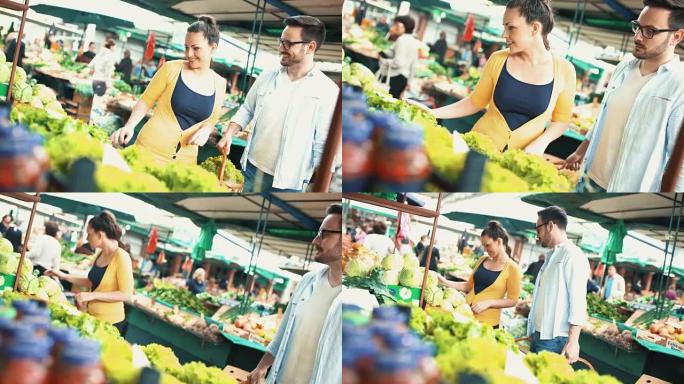 夫妇在食品市场。外国人外国夫妻情侣卖菜
