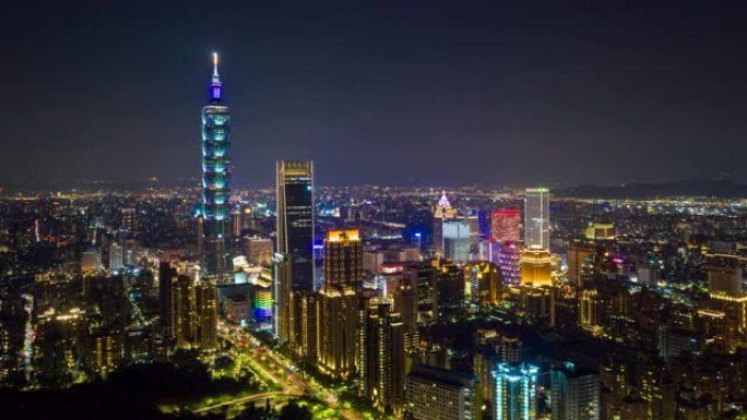 台湾台北市商业区夜间的Hyperlapse或Dronelapse鸟瞰图