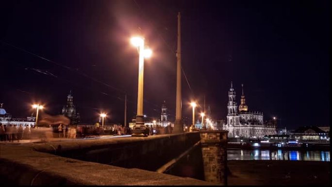 莱比锡一座繁忙桥梁的夜晚时光倒流