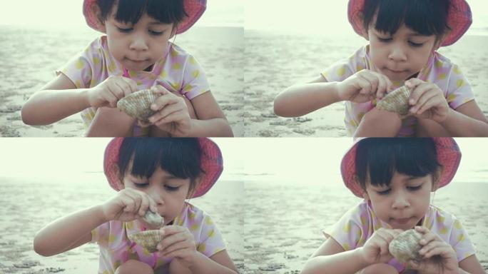 一个小女孩 (6-7岁) 在沙滩上玩耍