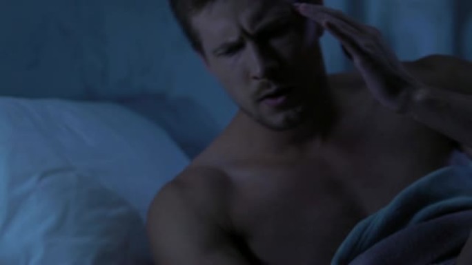男性卧床偏头痛，担心问题，睡眠不足