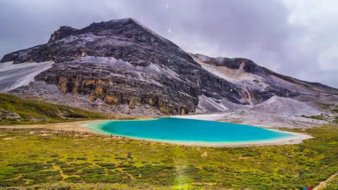 中国穆格厝风景区的牛奶湖