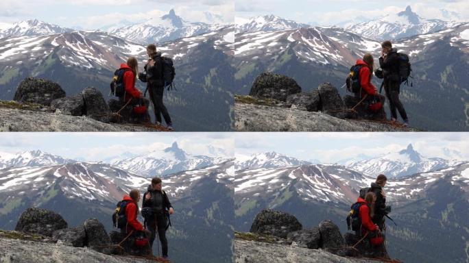 女攀岩者讨论路线，在岩石山顶上准备装备