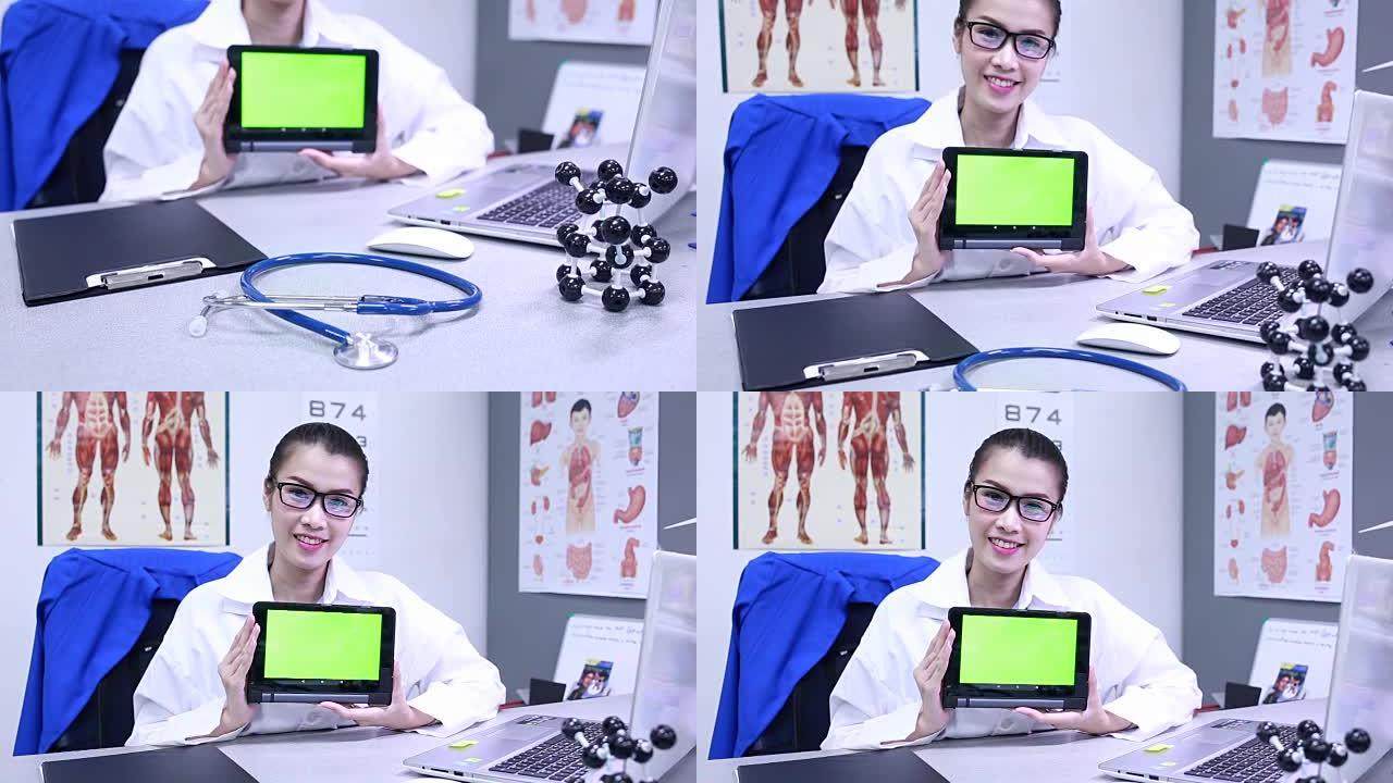 医生用平板电脑治疗西班牙病人。