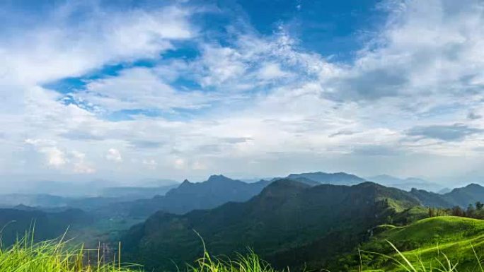 Phu chee fah motain and clouds chiangri泰国。