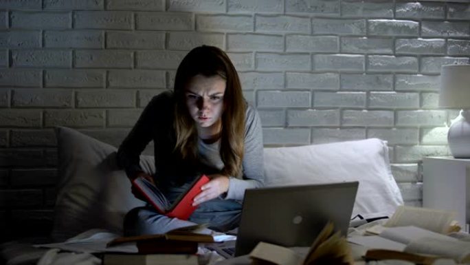 女学生读书，深夜在笔记本电脑上打字项目，截止日期