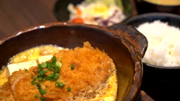Katsudon-日本面包鸡蛋炸猪肉