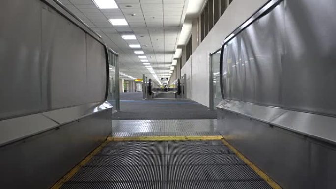 4k在机场的平面自动扶梯上移动