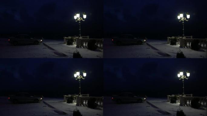 雪夜和复古路灯