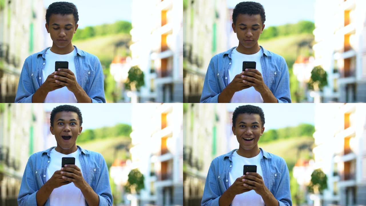 混血男孩震惊了他的智能手机上的时事通讯，促销优惠