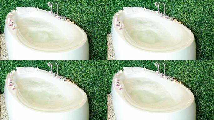 热水浴缸浴缸中的按摩浴缸