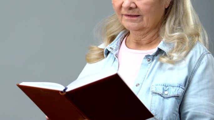 老年退休女性读本，思考有趣的侦探故事