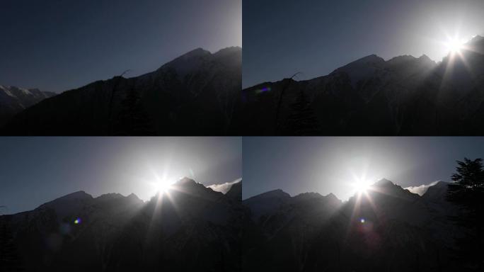 阳光照耀着白雪皑皑的喜马拉雅山