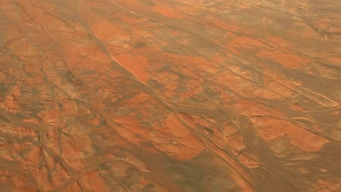 中国新疆戈壁沙漠鸟瞰图。