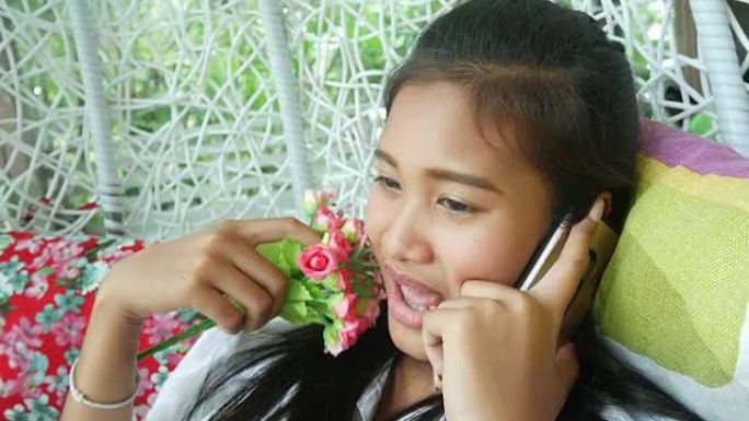 亚洲女女孩使用电话