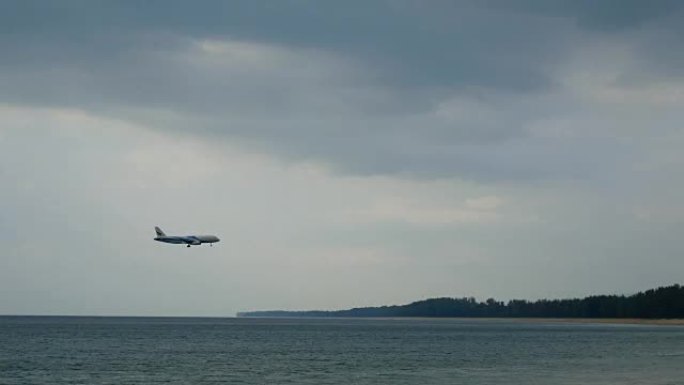 着陆飞机降落海边机场