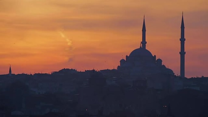伊斯坦布尔苏丹艾哈迈德清真寺的日落黎明景色，前往土耳其，延时