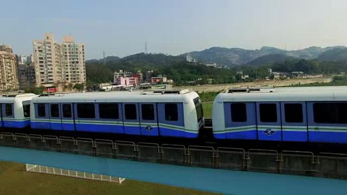 航拍的台北捷运是游览这座城市的最佳方式之一。