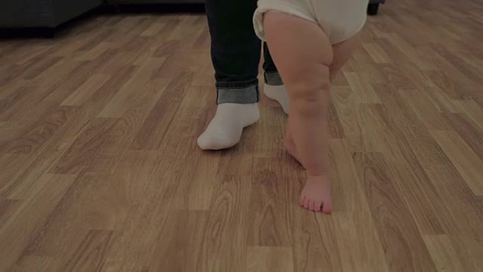 婴儿学习走路
