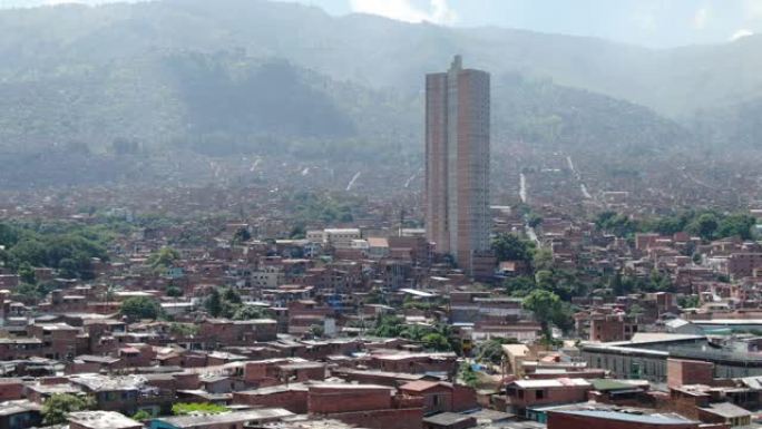 空中无人机拍摄了一座高楼的哥伦比亚大城市