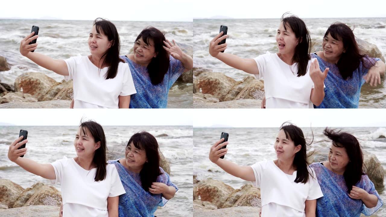 幸福的母女用智能手机相机自拍