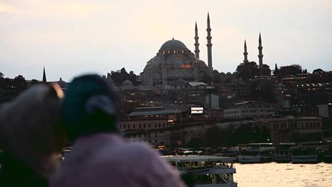 从加拉塔桥看伊斯坦布尔的城市景观