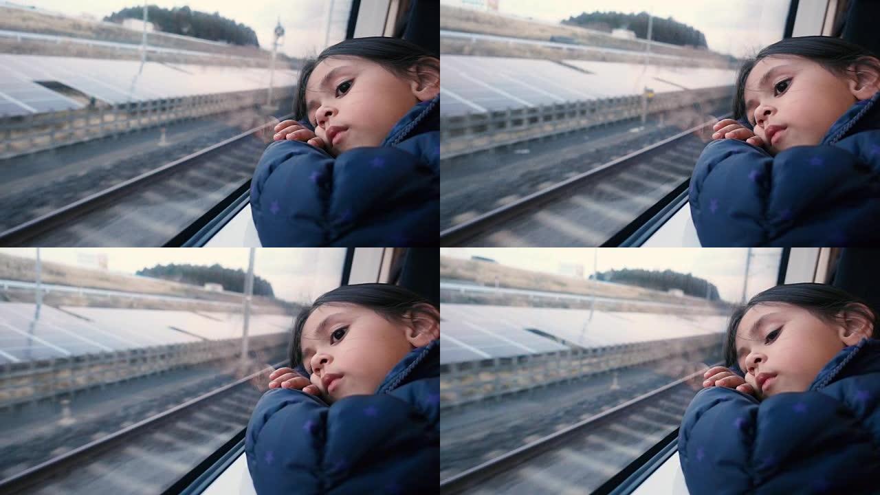 火车上孤独的女孩。