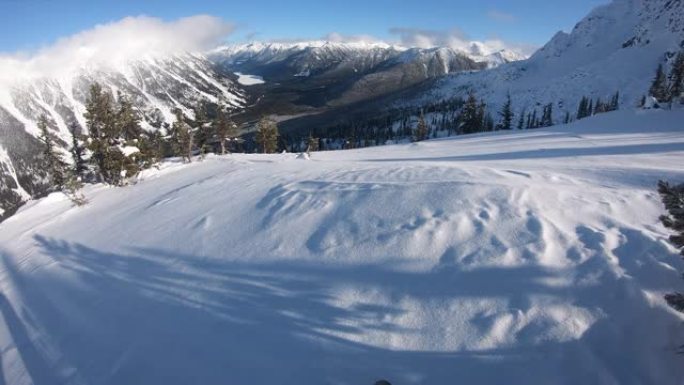 穷乡僻壤滑雪者下降粉状高山坡的第一人称视角