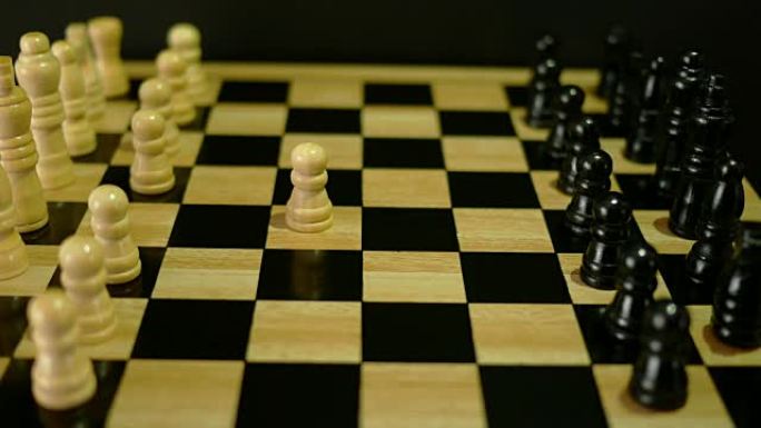 用黄色调下棋下棋对弈