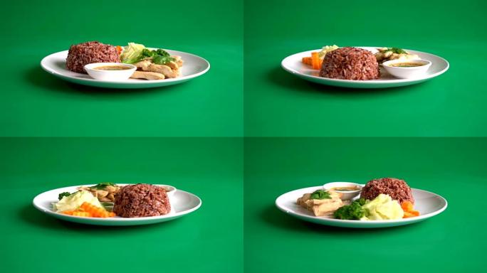 烤鸡肉和蔬菜配浆果米饭