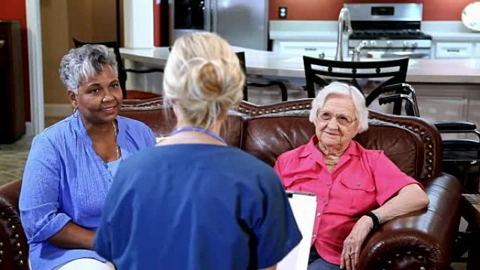 家庭保健护士评估疗养院的老年成人患者。