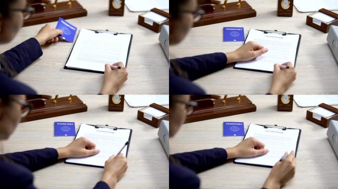持蓝色护照的雇员签署驱逐出境文件，国际法