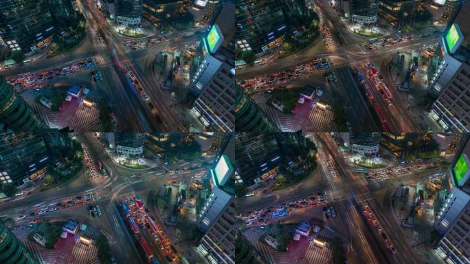 在韩国首尔市首尔江南中心商业区的十字路口，光线小径的延时夜景交通速度加快。