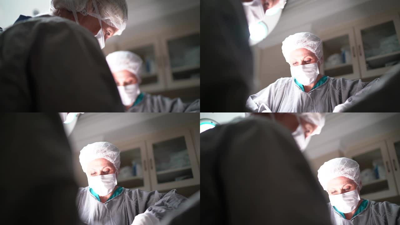 医生在医院手术室做手术