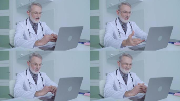 男医师在线与患者进行电话会议，医疗咨询