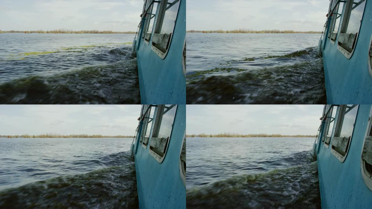 一艘沼泽船驶过路易斯安那州南部的Atchafalaya河流域沼泽