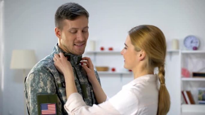 关怀女调校服的美军男友，拥抱所有的爱