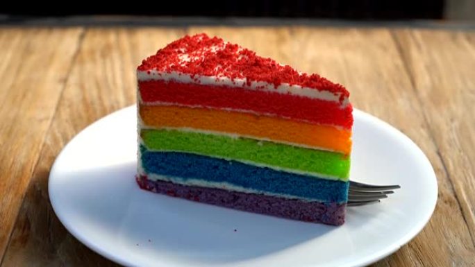 彩虹天鹅绒蛋糕高热量卡路里减肥