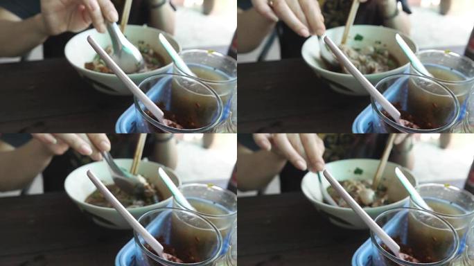 超级慢动作高清: 泰国面汤
