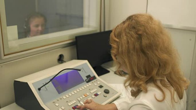 医生用设备检查听力
