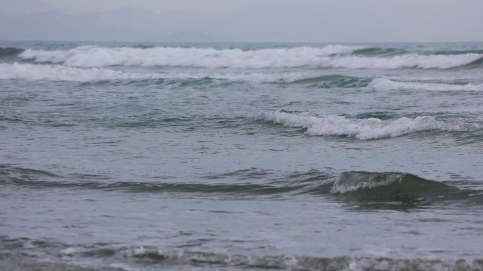 海水浪花流向沙滩实拍4k