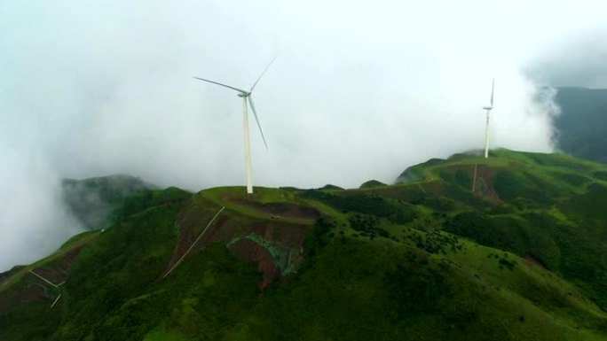 中国贵州乌蒙草原上的风力发电机鸟瞰图。