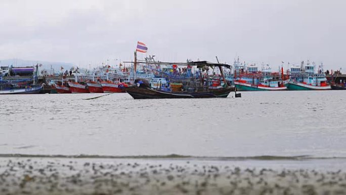 4K: 泰国传统船只的热带景观