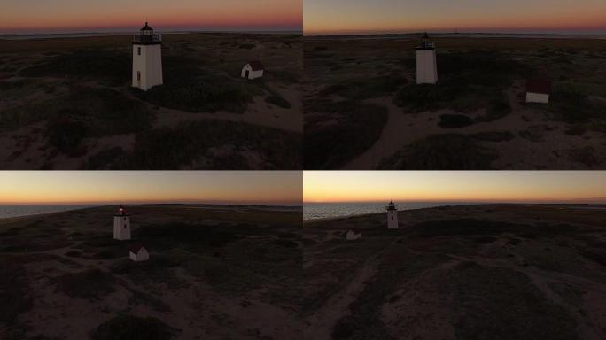 日落时的伍德登灯塔