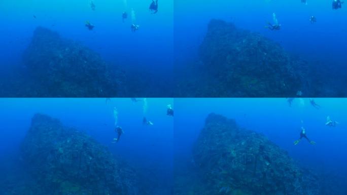 海底峡谷的水肺潜水