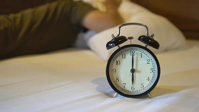 ZO懒得从闹钟中醒来