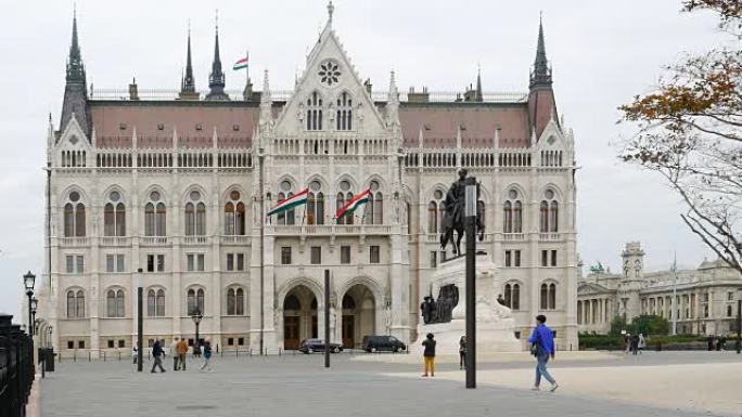 布达佩斯匈牙利议会和久拉雕像Andrássy