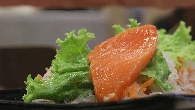 4K: 三文鱼生鱼片，日本食品